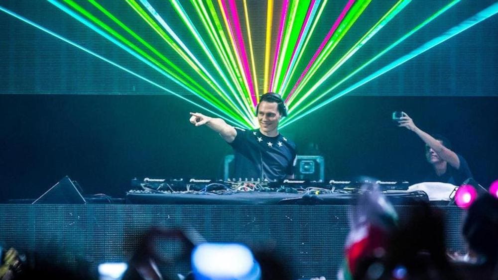 What Are the Challenges of Creating a Laser Show Display