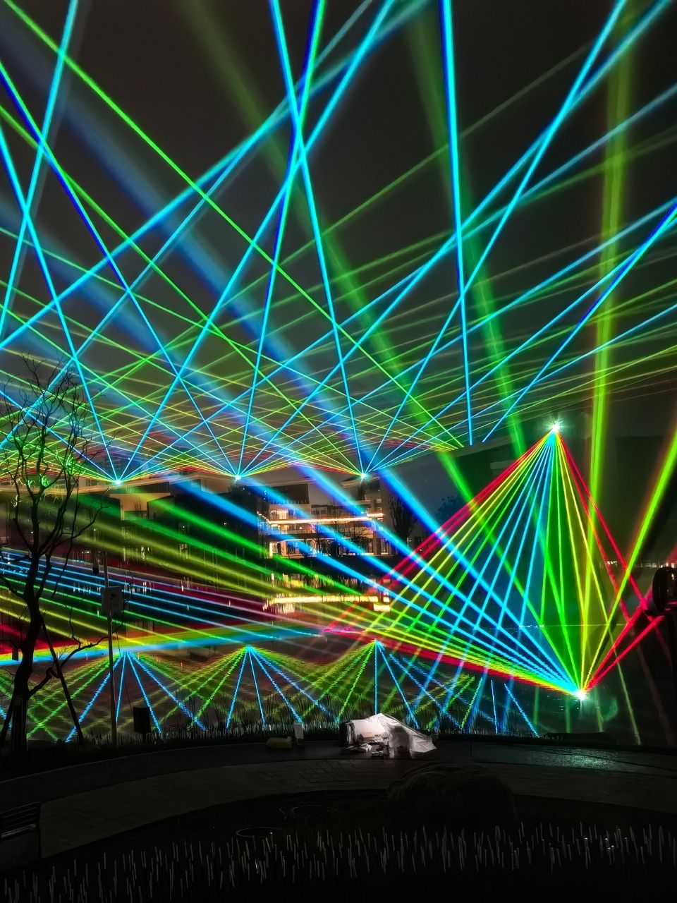 Long-Range Sharp Beam Quality